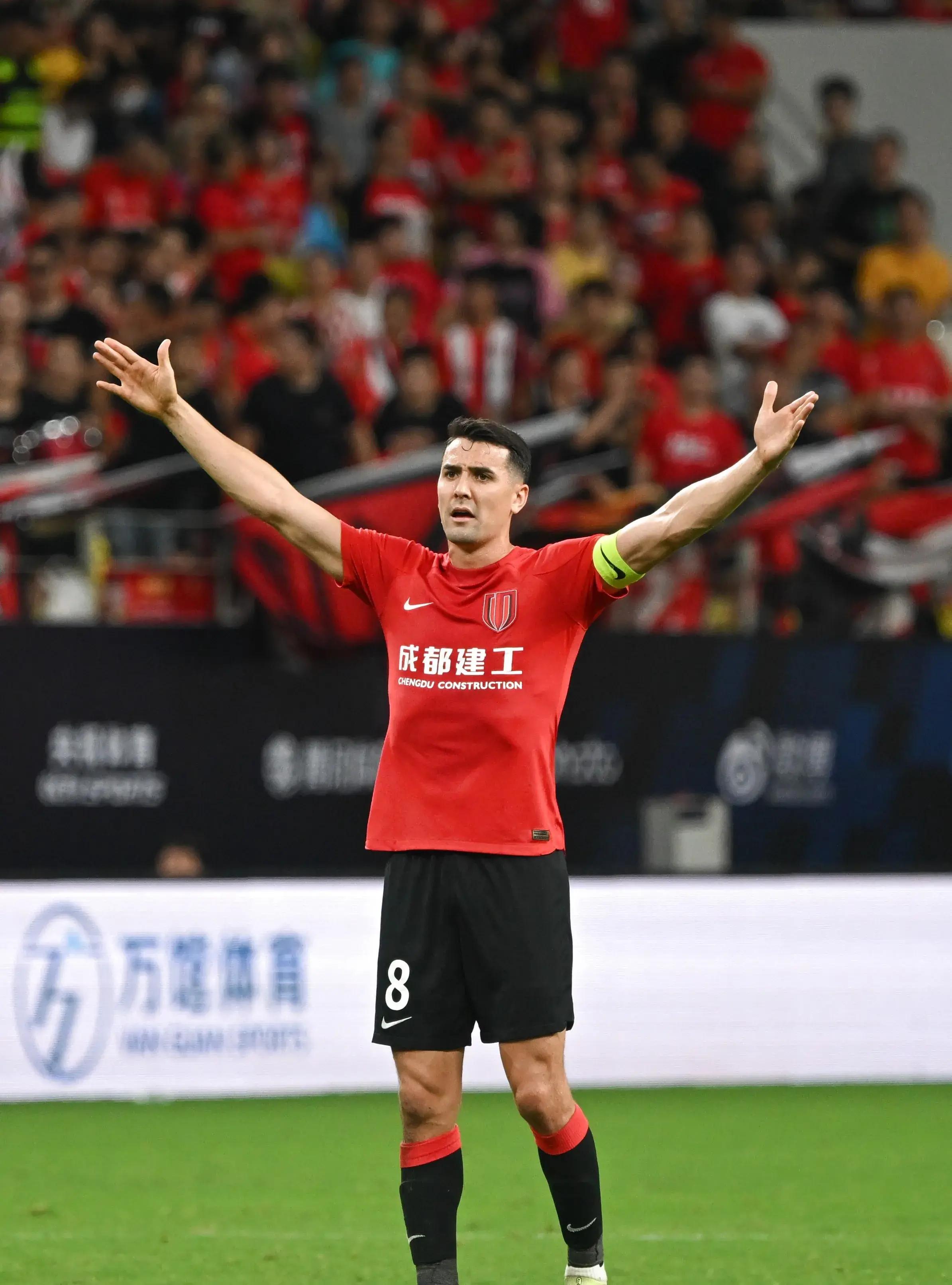 关键时刻西甲传出新动向;阿斯顿维拉状态回暖;管理层表态:赛场秩序良好;资深球员宣示担当的简单介绍 关键时刻西甲传出新动向;阿斯顿维拉状态回暖;管理层表态:赛场秩序良好;资深球员宣示担当的简单介绍