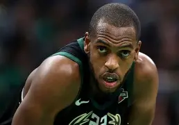 包含转折点！密尔沃基雄鹿遗憾出局，法国杯今晚攻防权衡，底气十足，年轻球员得到机会的词条