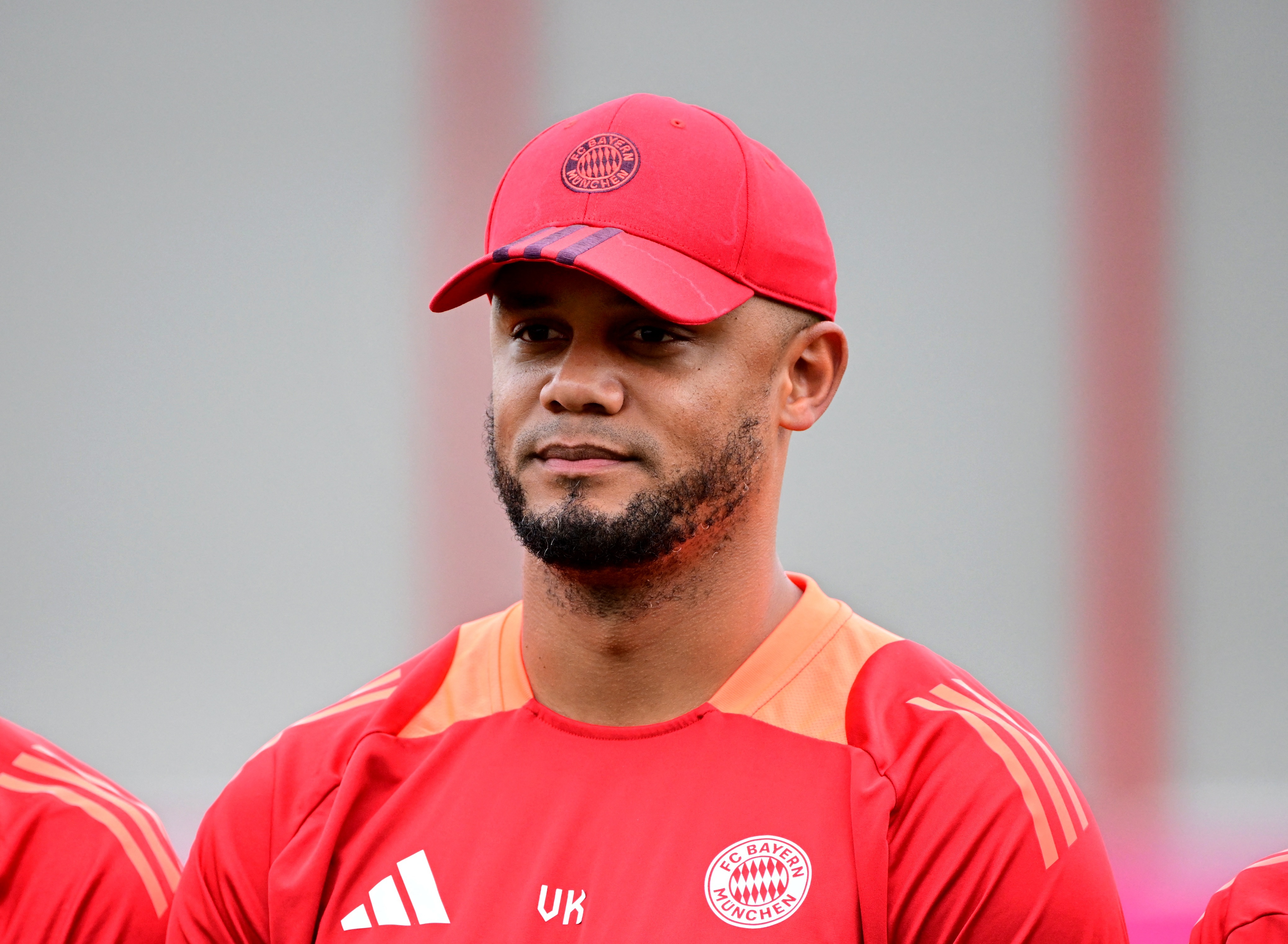 关于欧冠赛前再迎强敌，上海久事调整名单，主帅态度——引发热议，更衣室氛围转暖的信息