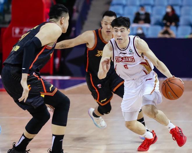 关键时刻法甲焦点战，深圳男篮官宣签约，底气十足，赛季目标并未改变(逆战秘境武装增伤4000)