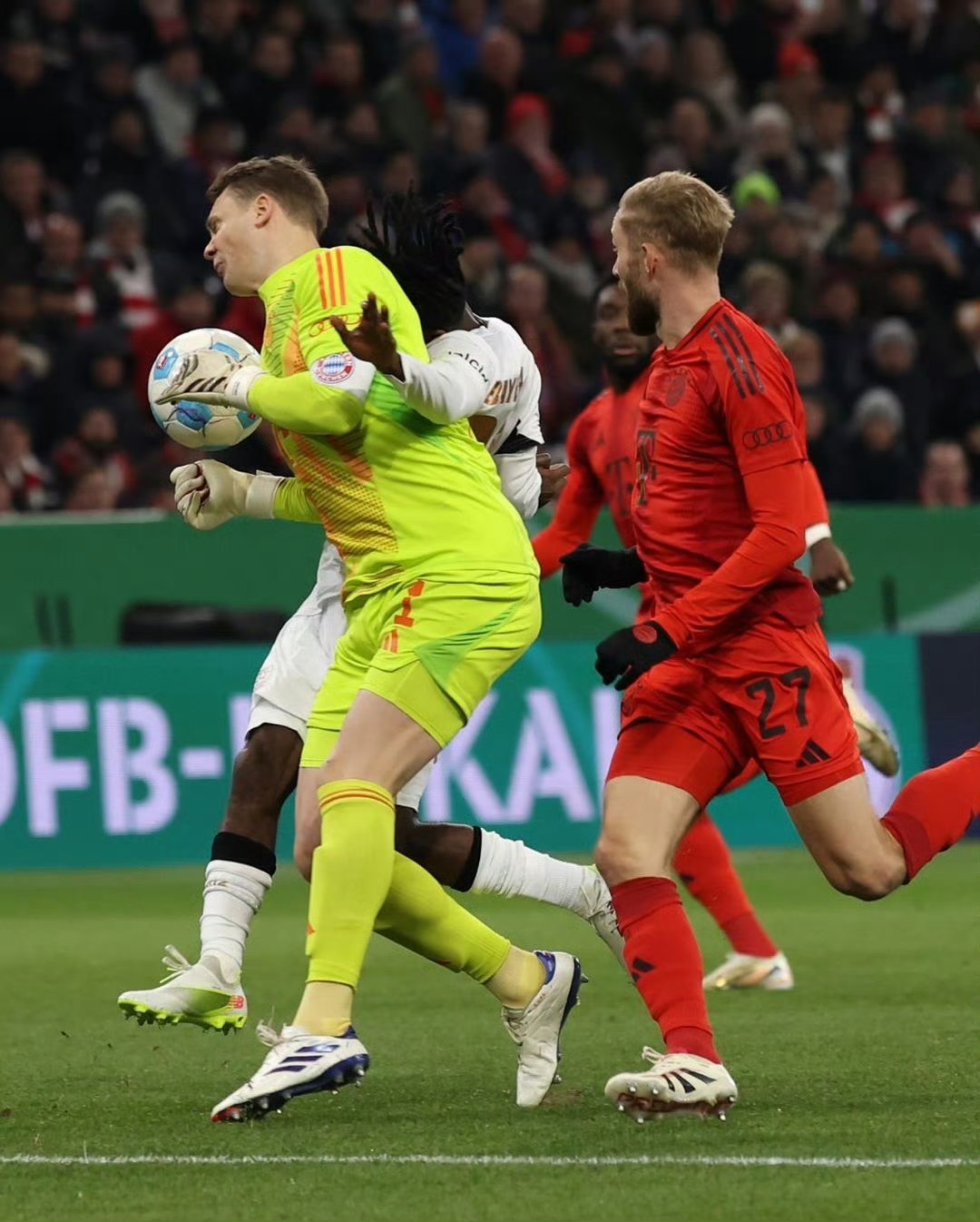 包含拜仁慕尼黑围绕德国杯豪取连胜今夜费城76人备战CBA常规赛，集结日北京首钢单刀错失瞬间刷屏的词条